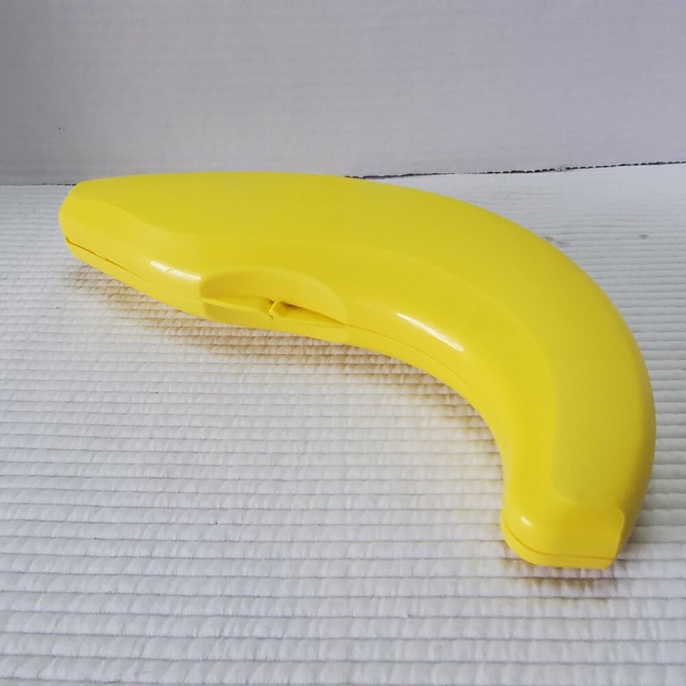 Tupperware Banana Keeper Forget Me Not Fruit Storage Container Hinged Lunch